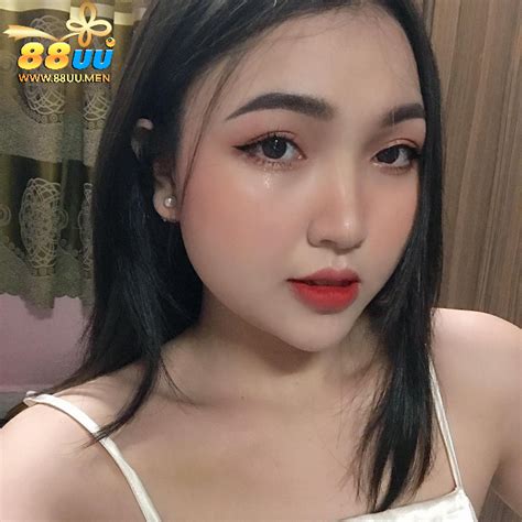 Thưởng thức bím khít hồng hào ngọt nước của búp bê sex Yuri Cẩm Tú làng