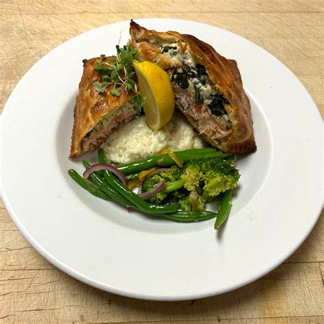 Salmon Wellington - Pogreba Restaurant