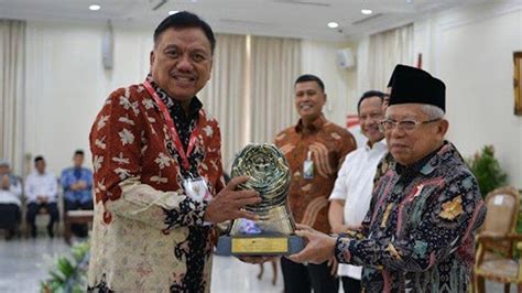 Olly Dondokambey Terima Penghargaan Paritrana Award Di Istana Wakil