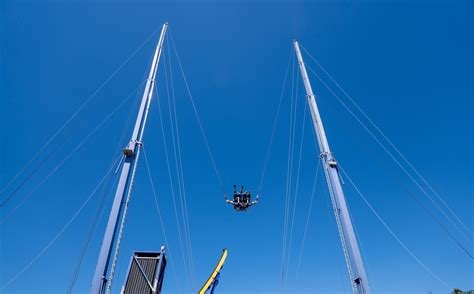 Slingshot Thrill Ride | Six Flags Fiesta Texas