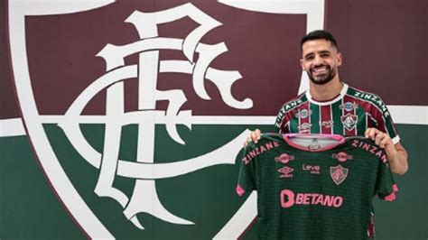 Fluminense Anuncia A Contrata O Do Meia Renato Augusto