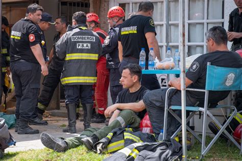 Se Derrumba Hotel En Villa Gesell Argentina Un Muerto Y Una Decena De