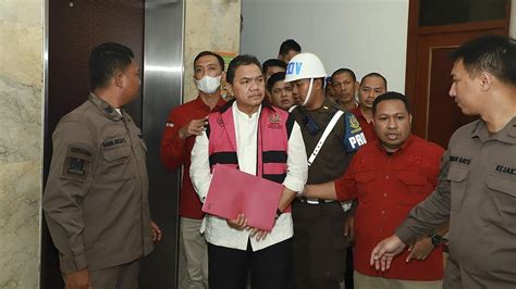 Achsanul Qosasi Anggota BPK Ditetapkan Sebagai Tersangka Dalam Kasus