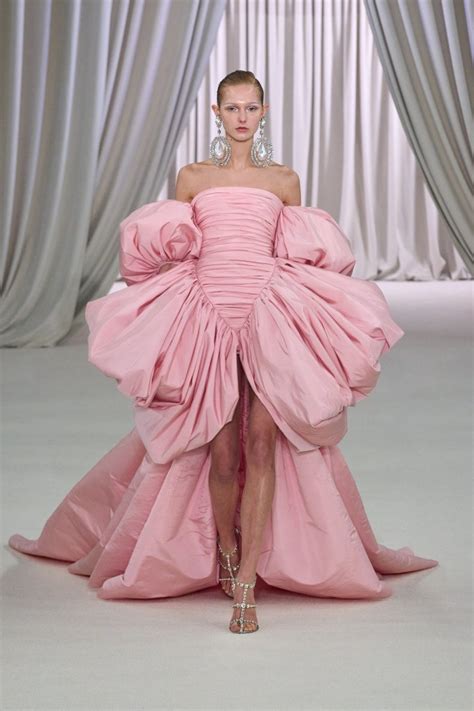 詹巴迪斯塔瓦利 Giambattista Valli 2023春夏高级定制秀 Couture Spring 2023 天天时装 口袋里的时尚指南