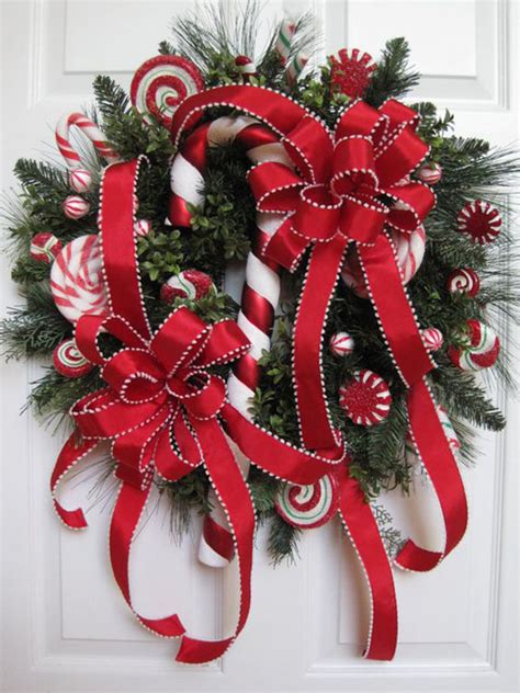 18 Delicious Candy Cane Christmas Wreaths | Home Design And Interior