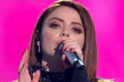 Annalisa Pronta Per L Estate Nuovo Singolo Con Due Re Dei Tormentoni