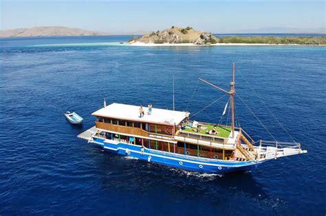 Shenron Liveaboard Diving Review Indonesia Komodo Scuba Diving Earth