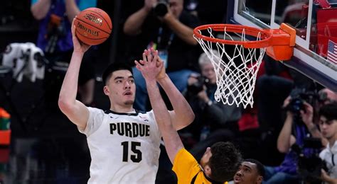 Canada's Edey leads Purdue to No. 1 NCAA Basketball ranking