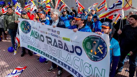 Polic As Y Guardias Civiles Se Manifiestan Este S Bado En Las