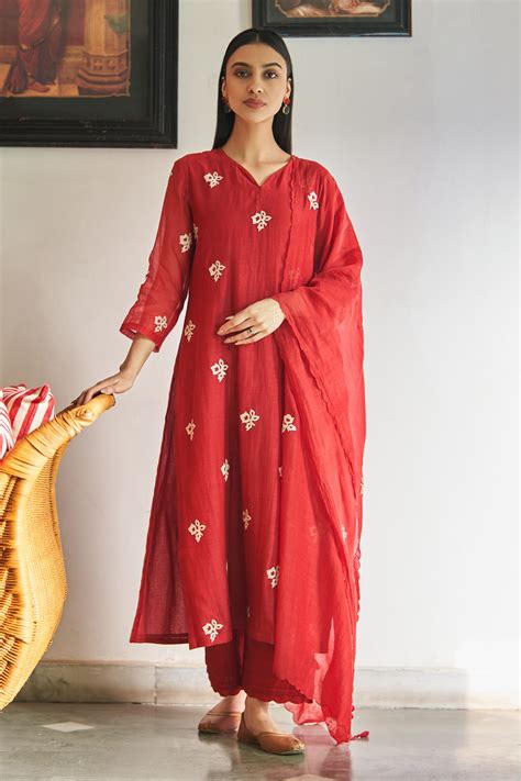 Buy Red Muslin Cotton Embroidered Poppy Floral Applique V Kurta Pant