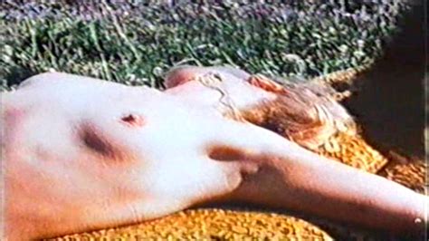 Naked Pauline Teutscher In Pat Una Donna Particolare