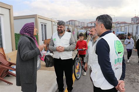 Umut kervanı heyeti deprem bölgesini ziyaret etti