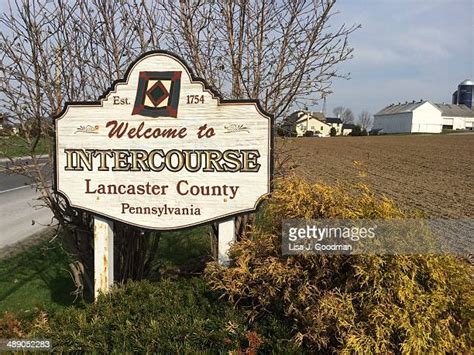 Small Town Welcome Sign Fotografías E Imágenes De Stock Getty Images