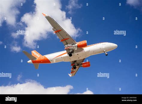 ARRECIFE LANZAROTE 28 OCTOBRE 2023 Atterrissage D Un Airbus A320