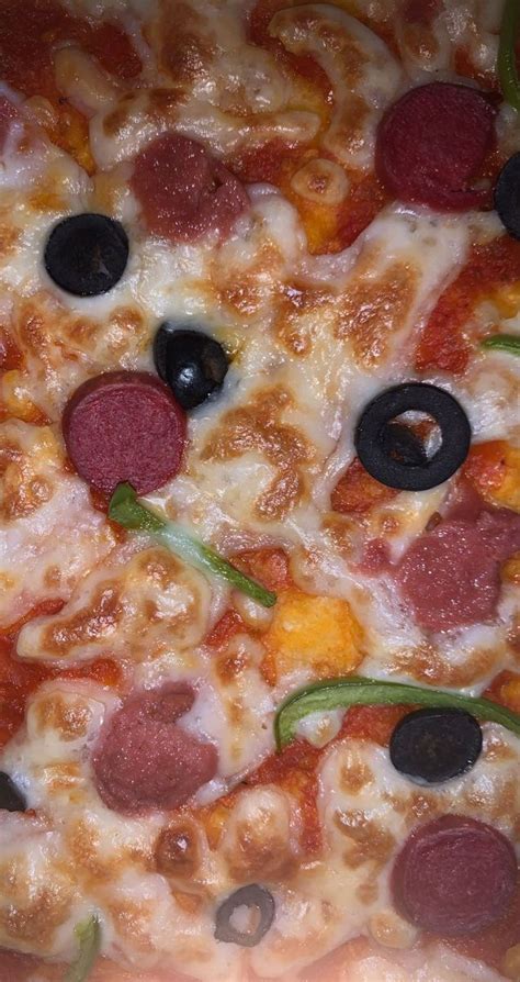 Pin By Zoz On In Food Pepperoni Pizza Pizza