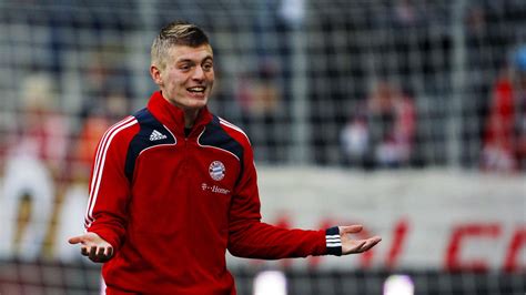 FC Bayern Toni Kroos spricht über Verhandlungen mit Hoeneß und