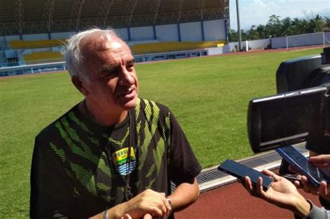 Calon Pelatih Persib Bandung Pengganti Robert Alberts Nomor