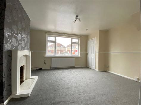 Griffe Head Road Wyke Bradford Bd12 3 Bed Semi Detached House £130 000