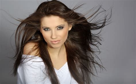 Brunette Hair Style Emotion Face Wallpaper Coolwallpapers Me