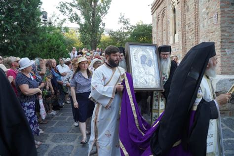 Procesiunea Cu Icoana Maicii Domnului De La M N Stirea Adam A Ajuns La