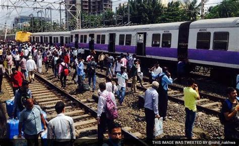 Mumbai Train Derailment Service Resumes Slowly मुंबई मंगलवार को