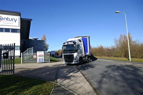 P1050026 Waldringfield Based TM Transport Volvo FH Coupled Flickr