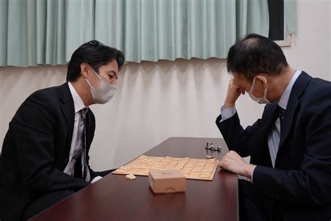 朝日新聞将棋取材班 On Twitter 北〕b級2組順位戦。阿久津主税八段が畠山鎮八段に勝ち、4連勝で5勝4敗に。畠山八段は1勝8敗に。 Cynh03o6e7