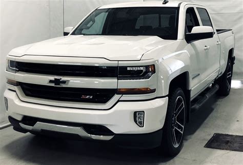 New 2018 Chevrolet Silverado 1500 LT Z71 Crew Cab Summit White