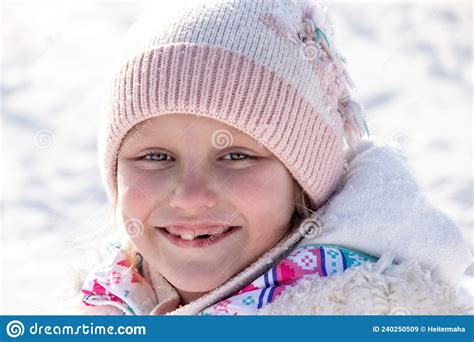 Petite Fille Blonde Ans Avec Les Yeux Bleus Image Stock Image Du Europ En Fermer