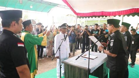 Bupati Tanah Bumbu Hm Zairullah Azhar Lantik Kepala Desa Di Kecamatan