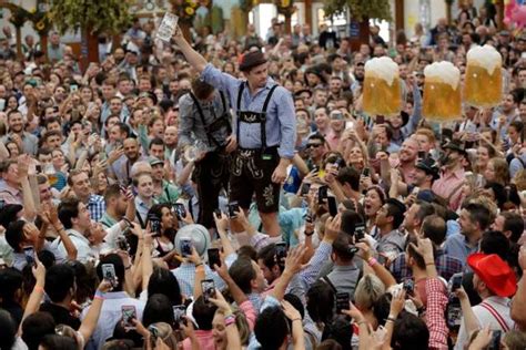 Beer Flows As Germanys Oktoberfest Opens In Munich World News News