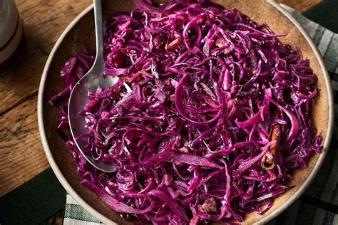 Braised Red Cabbage With Apples And Bacon