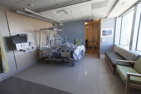 New Kaiser Permanente Oakland Hospital Dazzles With Technology