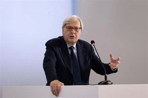 Le Parolacce Di Sgarbi Al Maxxi E La Polemica Il Pd Sangiuliano