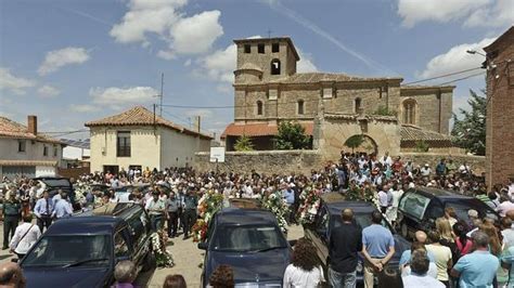 Cientos De Personas Despiden A Los Fallecidos En El Accidente De