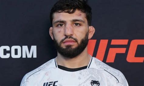 Tsarukyan explicó confusión con fanático antes de pelear en UFC 300