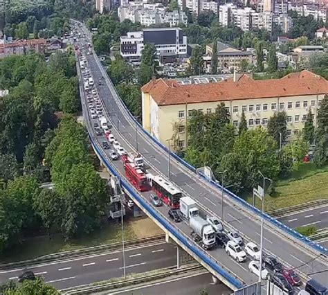 Gu Ve U Beogradu Krkljanac Na Plavom Mostu Vozila Se Jedva Pomeraju