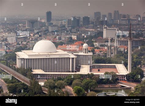 Indonesia Java Yakarta Istiqlal Mezquita Desde La Plataforma De