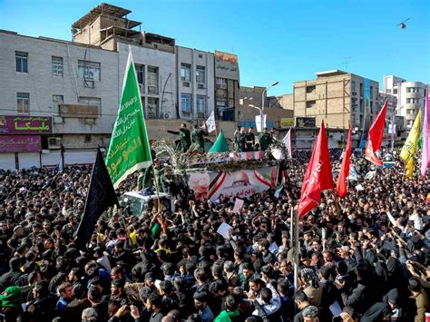 Miles Asisten A Funeral De General Iraní Soleimani