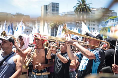 La Cgt El Pj Y Los Movimientos Sociales Hacen La Primera Gran Marcha Masiva Contra Javier Milei