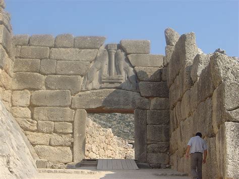 COMENTARIOS ICONOGRÁFICOS HISTORIA DEL ARTE LA PUERTA DE LOS LEONES