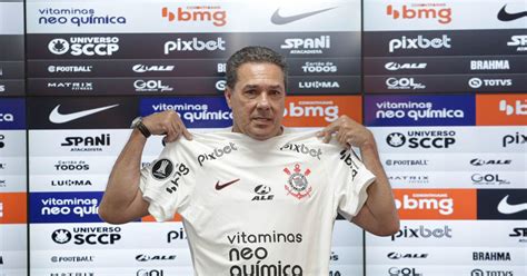 Luxemburgo diz que Corinthians é um canhão e nega estar ultrapassado