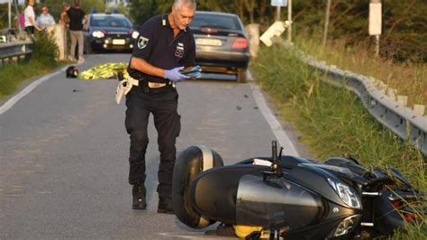 Schianto Frontale Con Unauto Muore Enne Sullo Scooter Necrologie