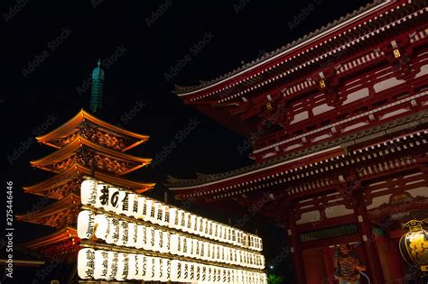 Lanterns illuminating the temple at night time, Senso ji, Tokyo, Japan ...