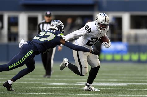 Grading The Seahawks In Their Ot Loss To The Raiders Heraldnet