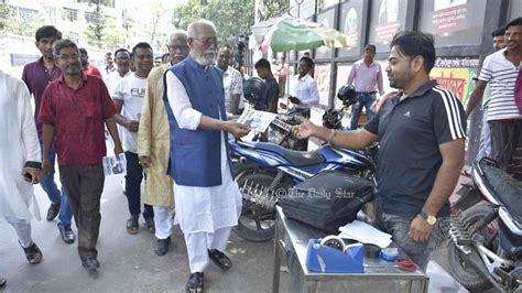 ‘একতরফা নির্বাচনে কেন্দ্রে ভোটার উপস্থিতি বাড়ানোর চ্যালেঞ্জে আ লীগ