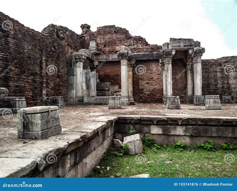 palace  ruins stock photo image  monument