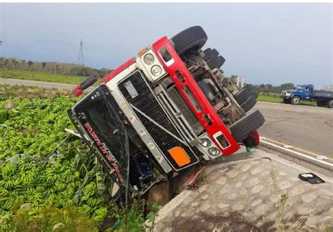 Dos Camiones Se Volcaron En La Ruta A Cochabamba Eju Tv