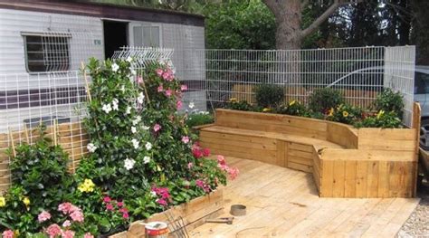 Faites vous une terrasse entière en recyclant des palettes Plus