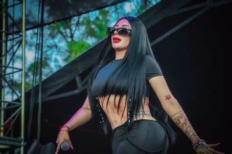 Bellakath genera polémica con su nueva canción reggaeton champagne